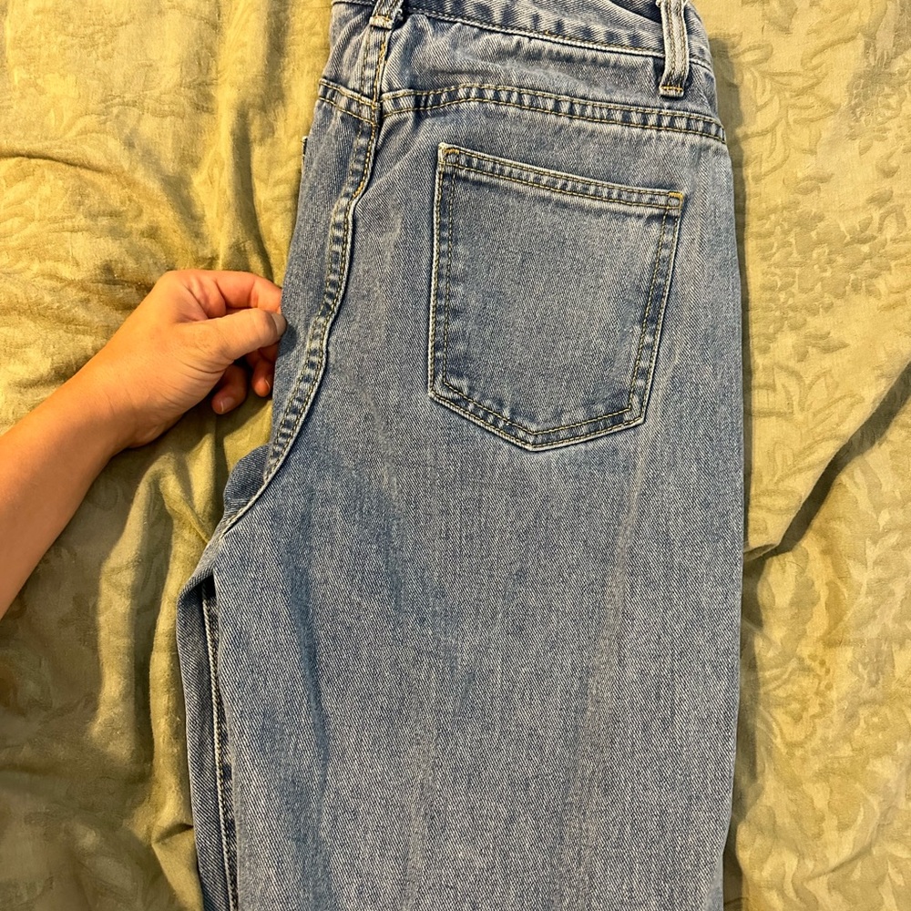 PrettyLittleThing Light Blue Straight Leg Jeans - Picture 2 of 3